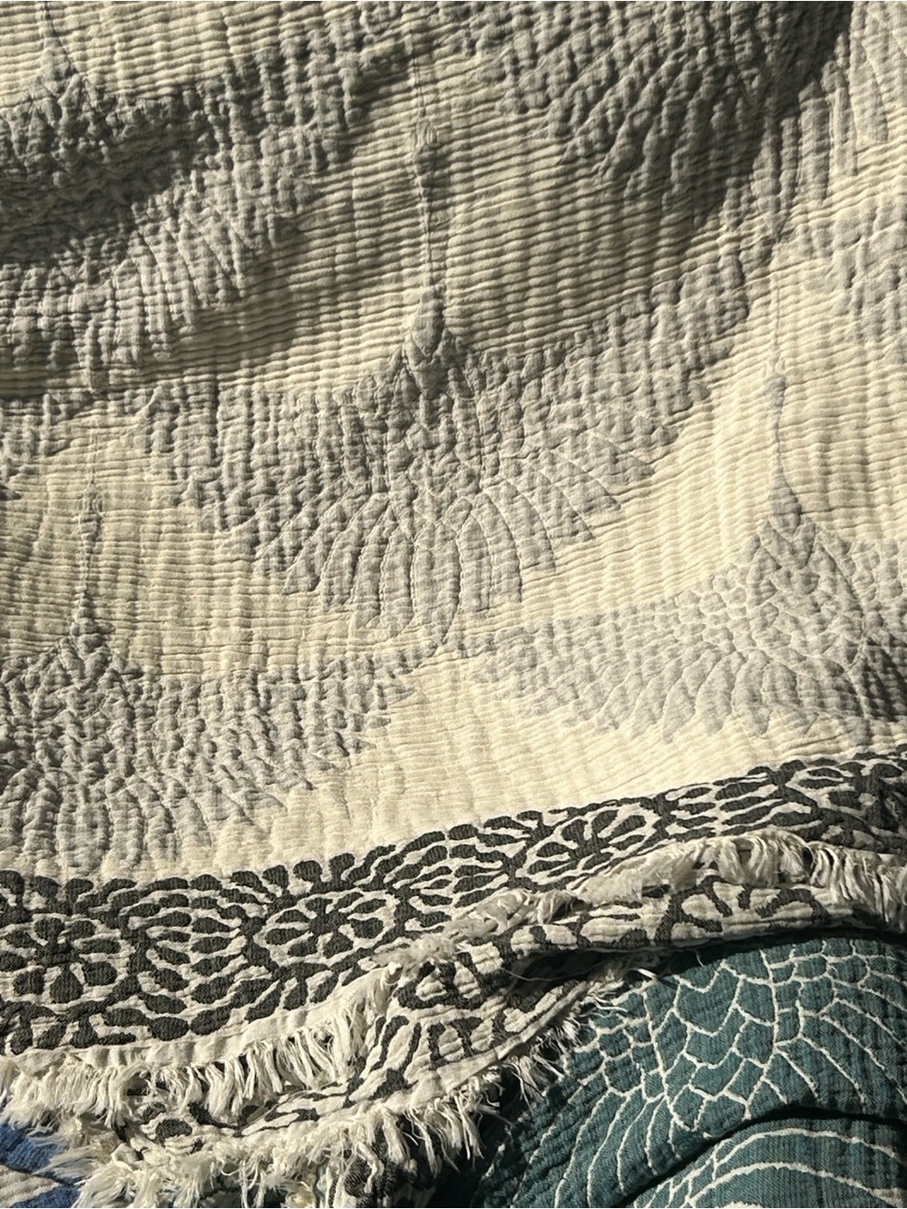 Modern Genevieve Gorder Anthro Feathered Flock Throw XL Silver Gray + Cool White - Picture 8 of 16